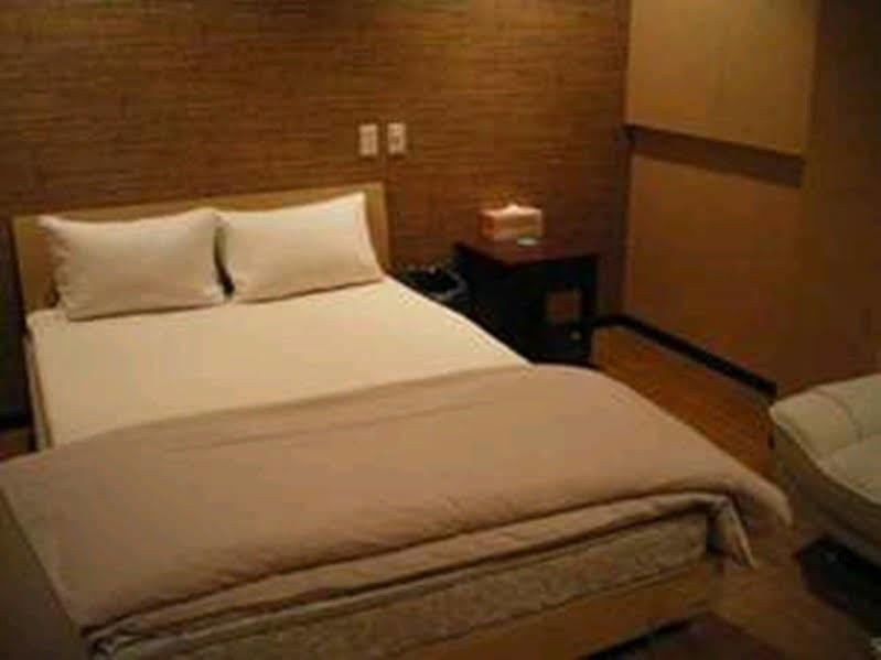 Uehonmachi Plaza Hotel (Adults Only) Osaka Ngoại thất bức ảnh